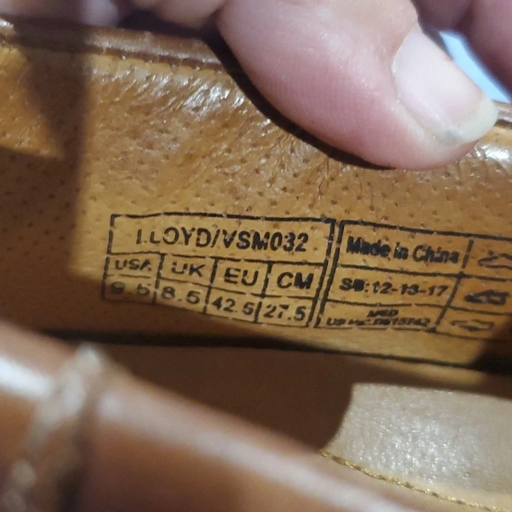 Vionic brown leather boat dock shoes Lloyd